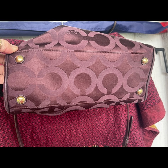 Coach Signature print Satchel shoulder Purse like new Wine Burgundy Purple color - Picture 4 of 10
